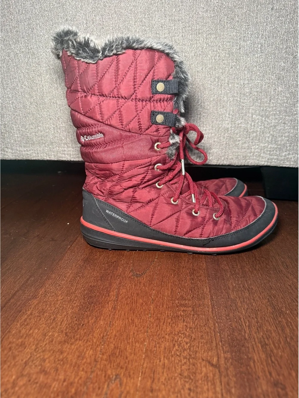 Columbia Heavenly Omni-Heat Women’s Waterproof Snow Boots Burgundy Fur 10.5